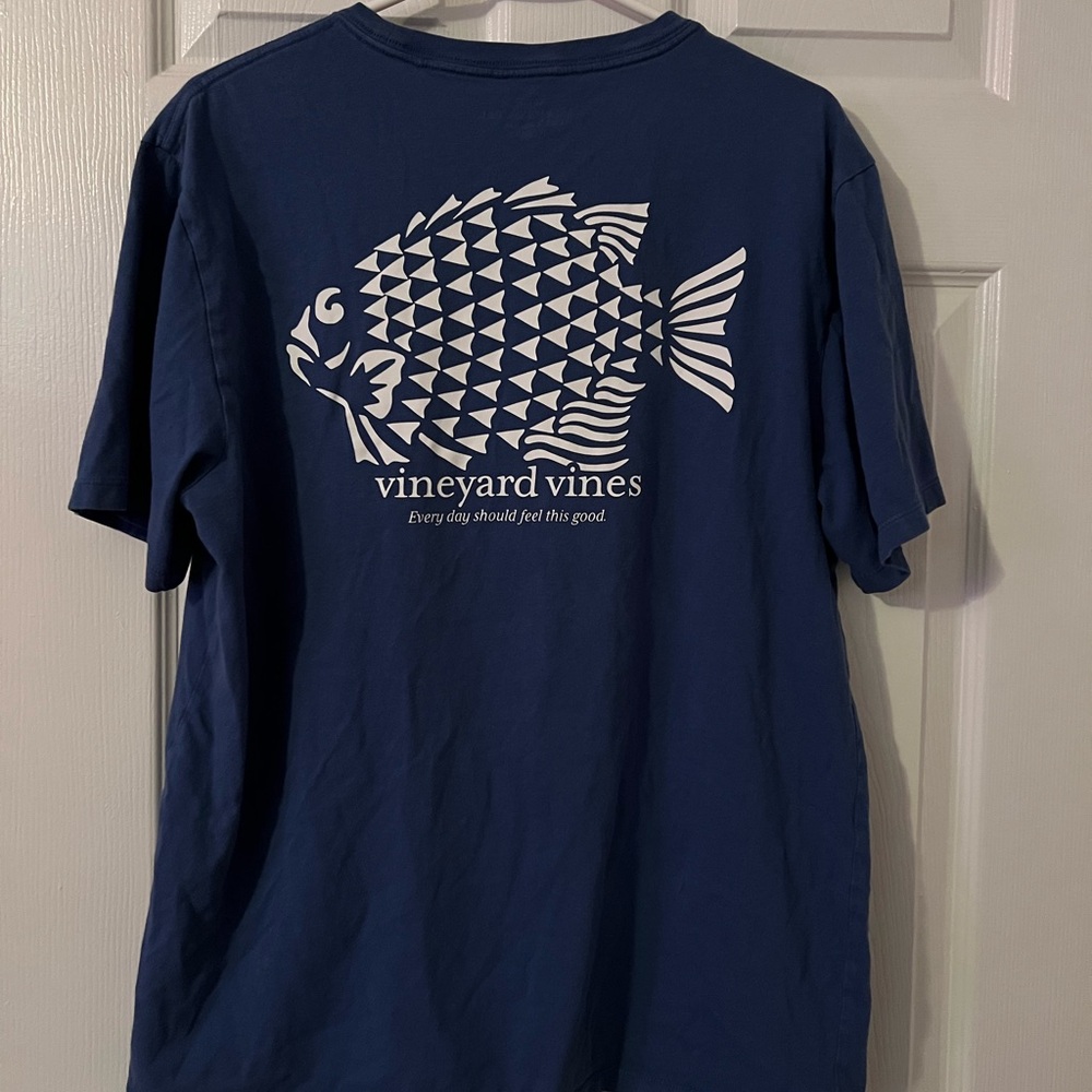 Vineyard Vines tshirt